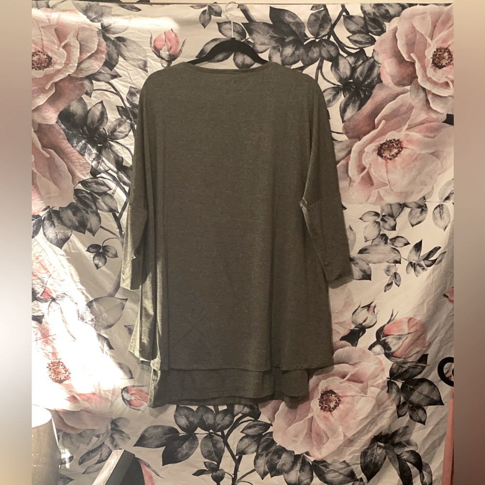 Gray Top - Picture 4 of 7